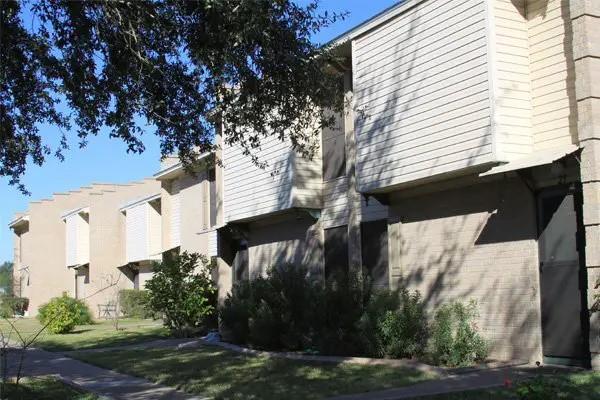 801 Greenbriar Drive