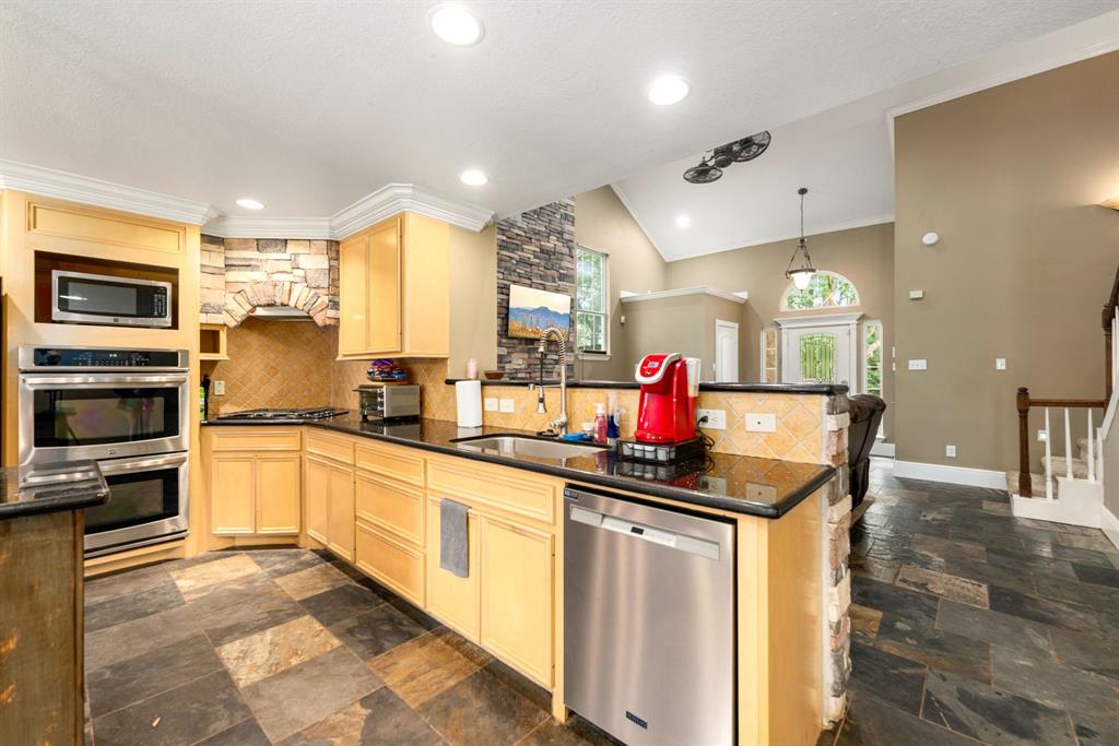 600 Crystal River Road, Conroe, Texas image 8