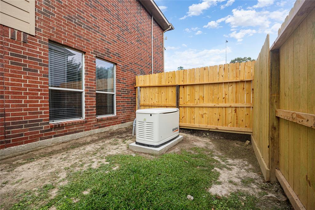 8102 Trophy Place Drive, Humble, Texas image 2
