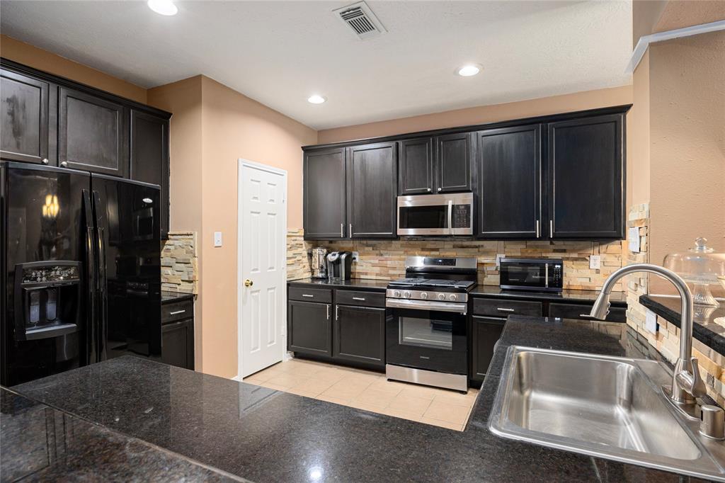 8102 Trophy Place Drive, Humble, Texas image 7