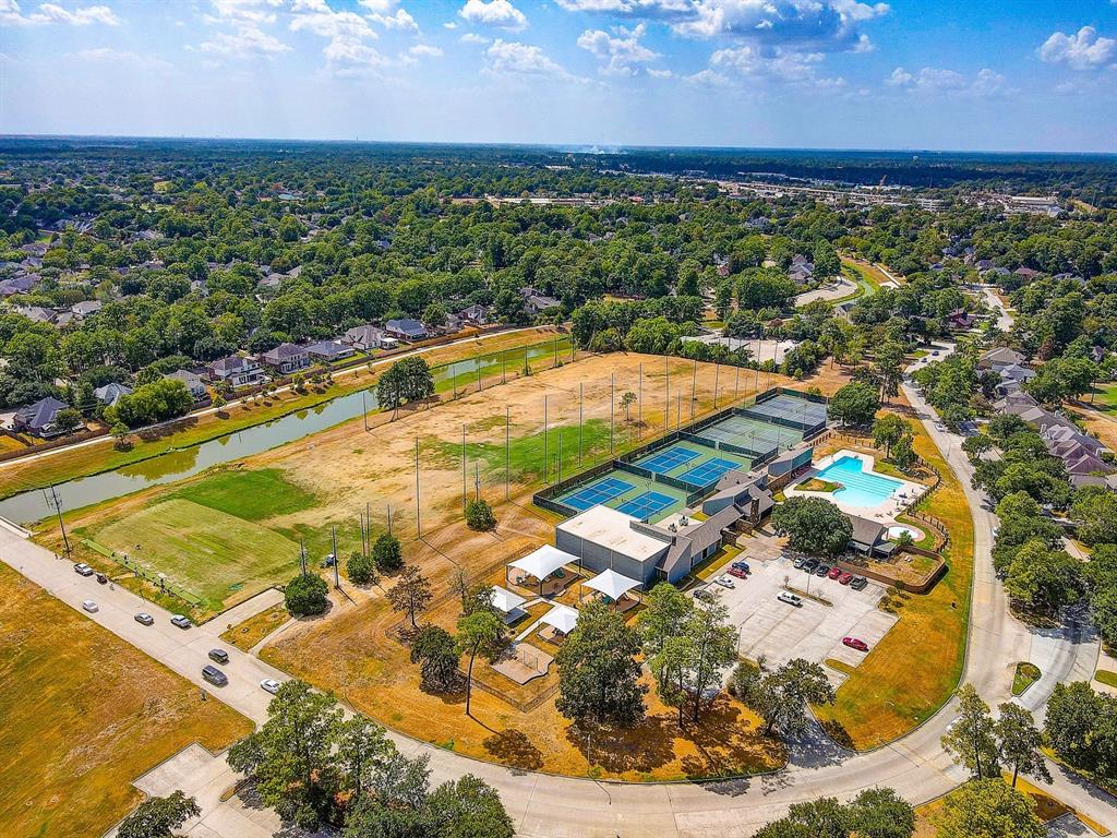8102 Trophy Place Drive, Humble, Texas image 35