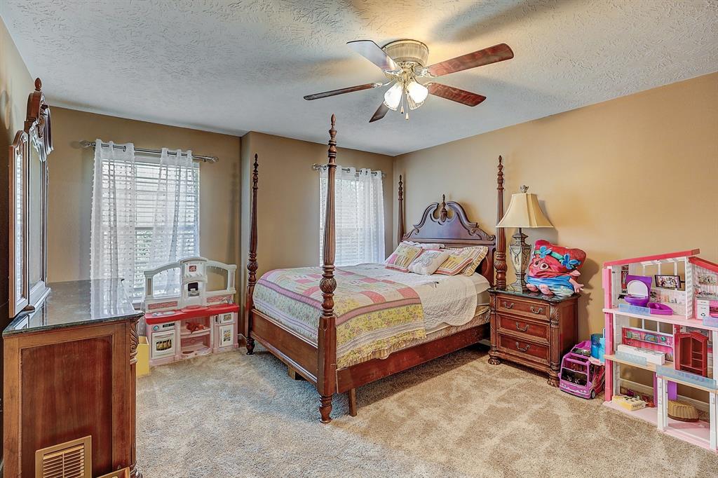 8102 Trophy Place Drive, Humble, Texas image 29