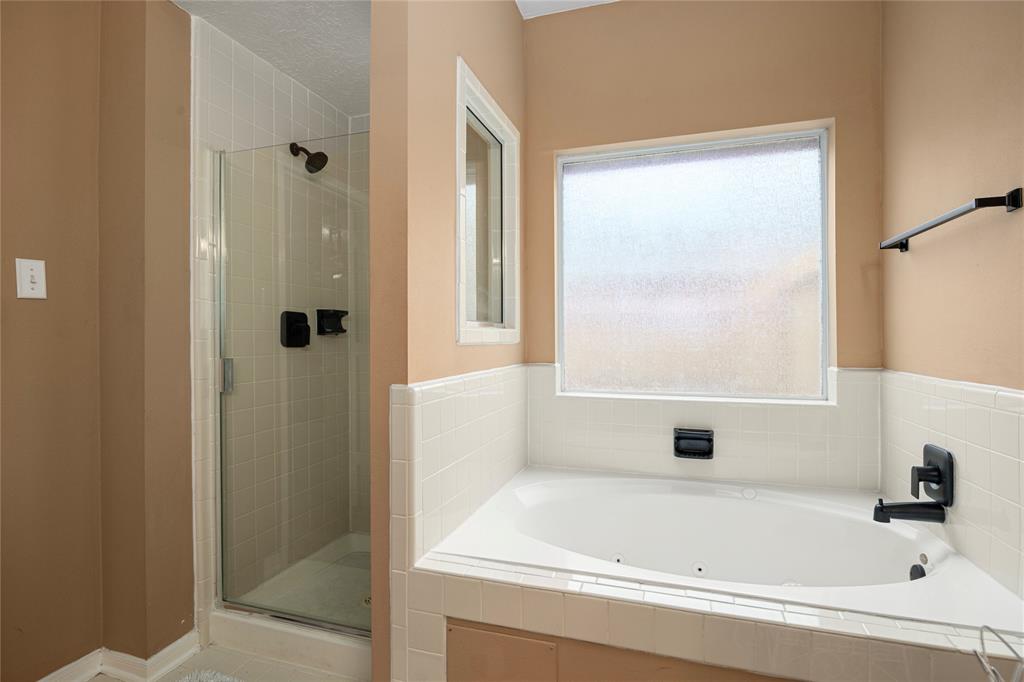 8102 Trophy Place Drive, Humble, Texas image 13