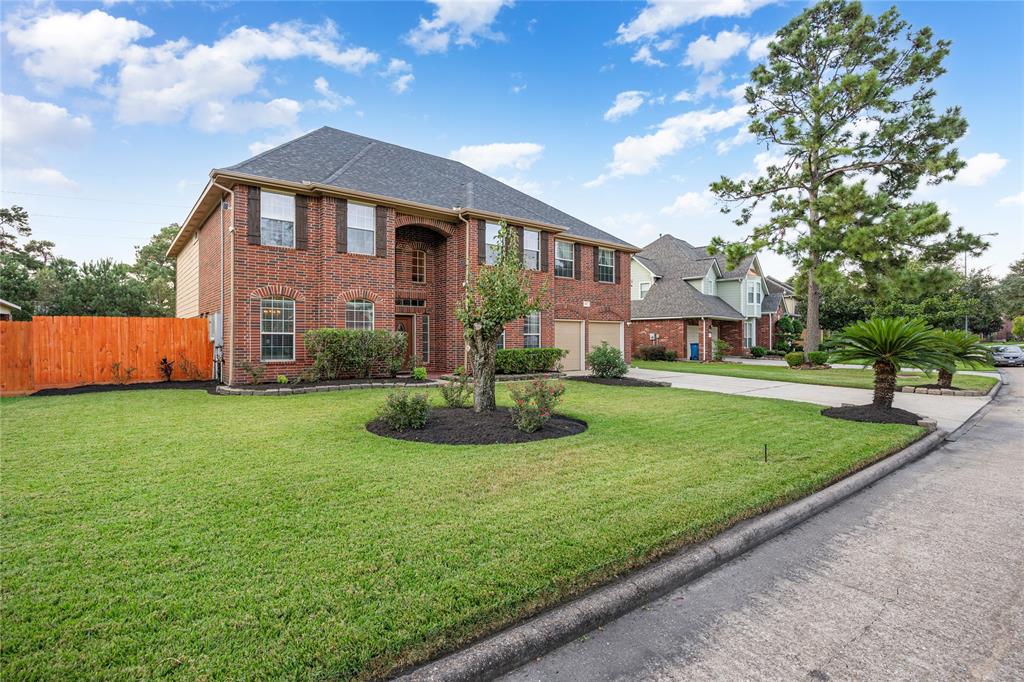 8102 Trophy Place Drive, Humble, Texas image 1