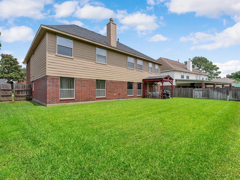 8102 Trophy Place Drive, Humble, Texas image 32