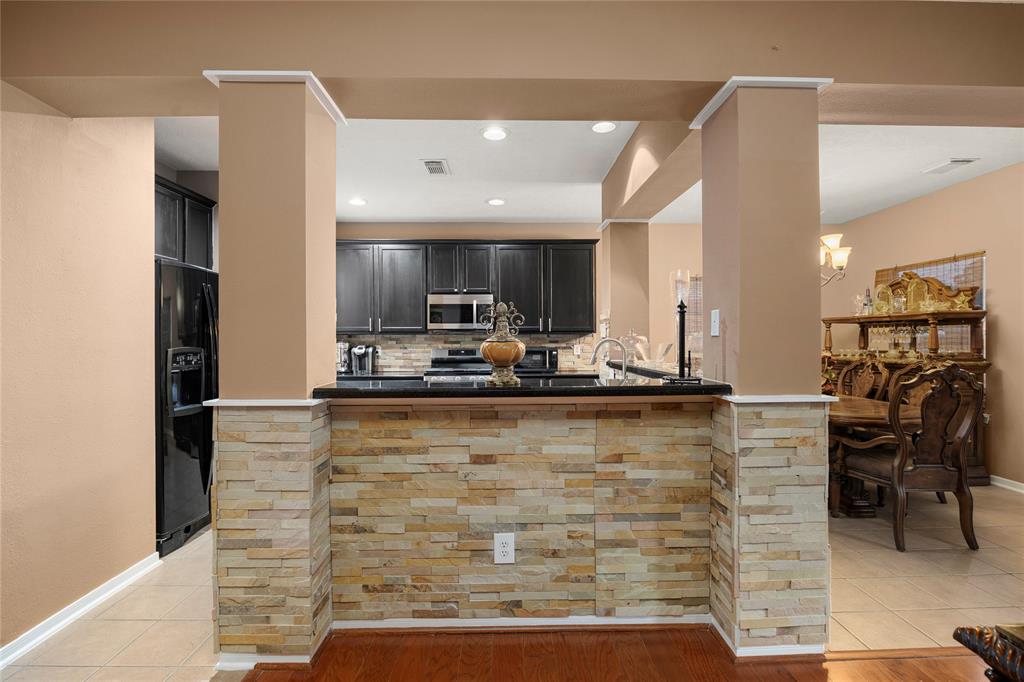 8102 Trophy Place Drive, Humble, Texas image 6