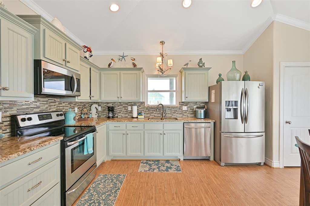839 S Monkhouse Drive, Crystal Beach, Texas image 17
