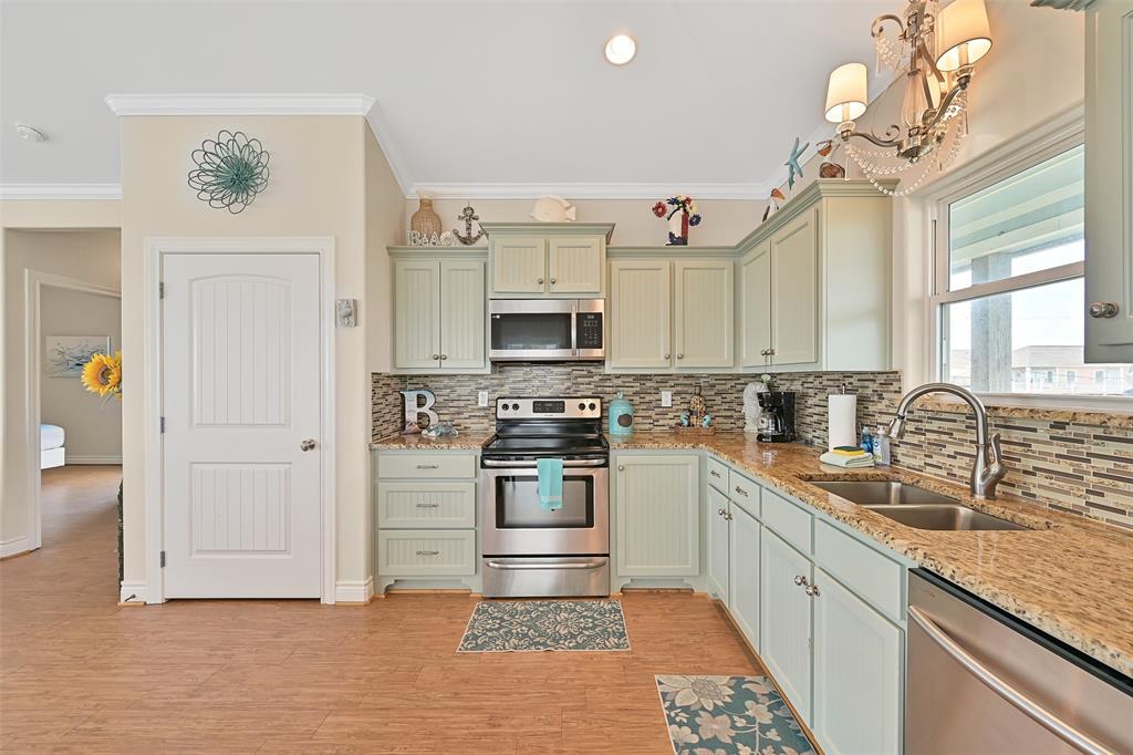 839 S Monkhouse Drive, Crystal Beach, Texas image 16