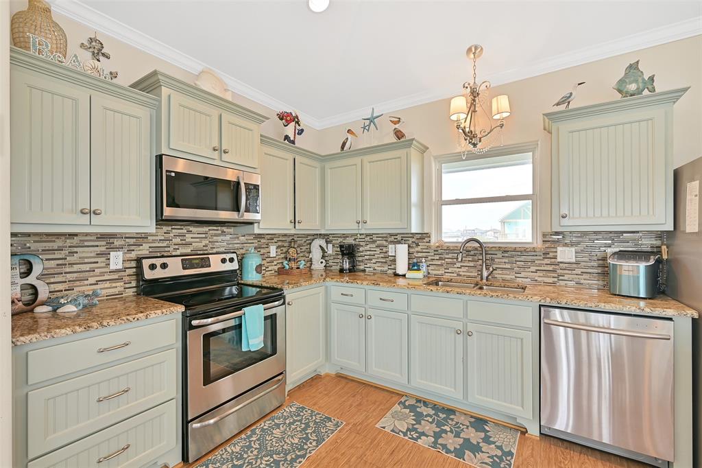 839 S Monkhouse Drive, Crystal Beach, Texas image 18