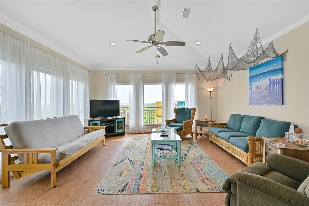 839 S Monkhouse Drive, Crystal Beach, Texas image 11
