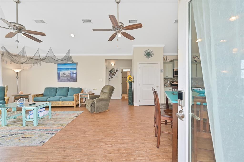 839 S Monkhouse Drive, Crystal Beach, Texas image 8