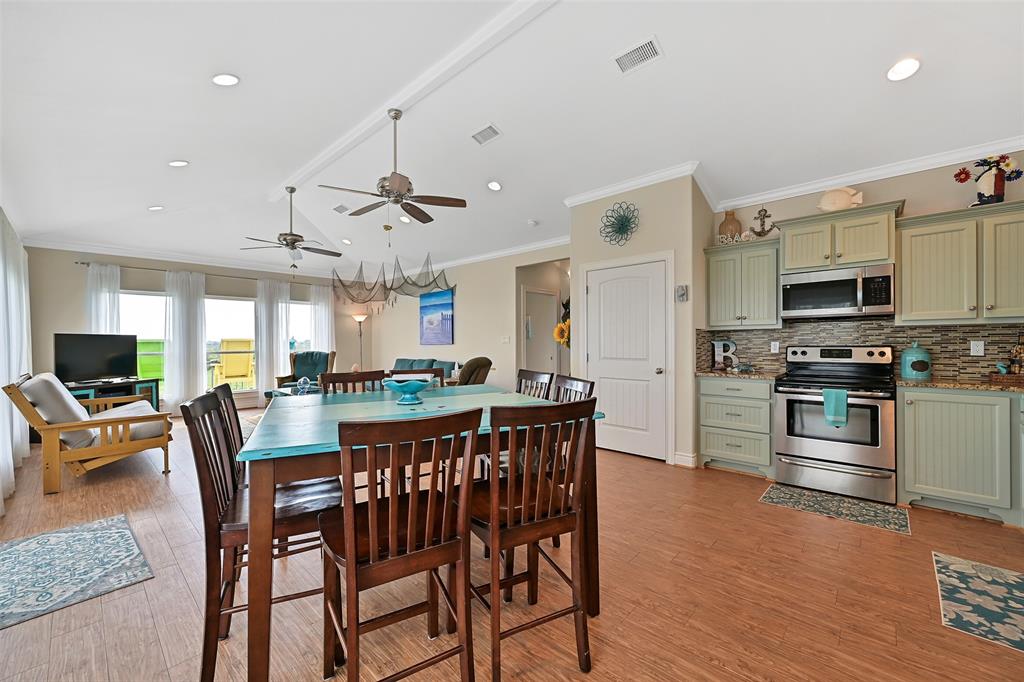 839 S Monkhouse Drive, Crystal Beach, Texas image 15