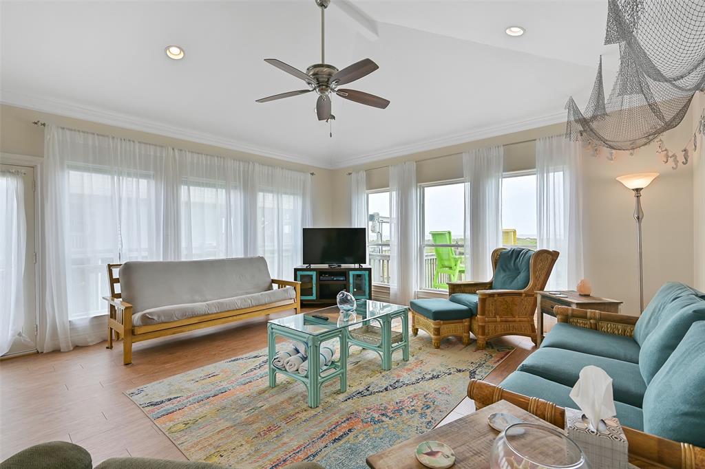 839 S Monkhouse Drive, Crystal Beach, Texas image 10
