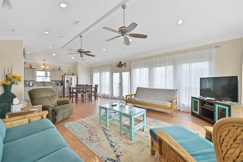 839 S Monkhouse Drive, Crystal Beach, Texas image 12