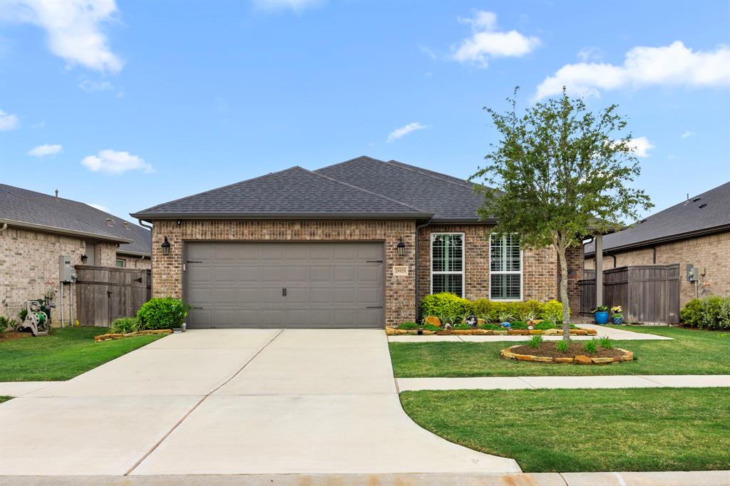 28928 Autumn Shore Drive, Fulshear, Texas image 1