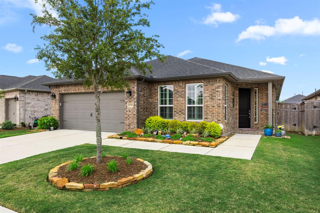 28928 Autumn Shore Drive, Fulshear, Texas image 2