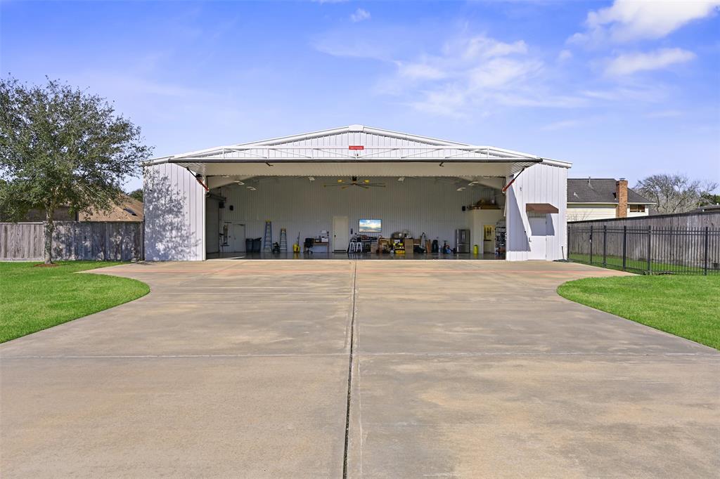 2208 Butler Drive, Friendswood, Texas image 46