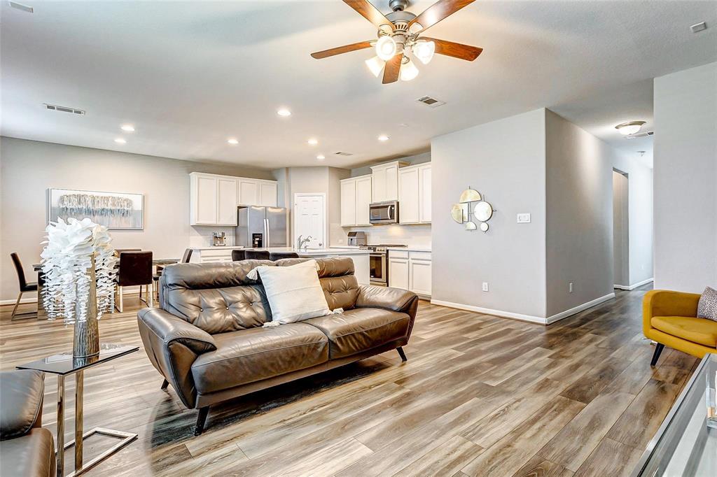 2110 Falcon Brook Drive, Katy, Texas image 6