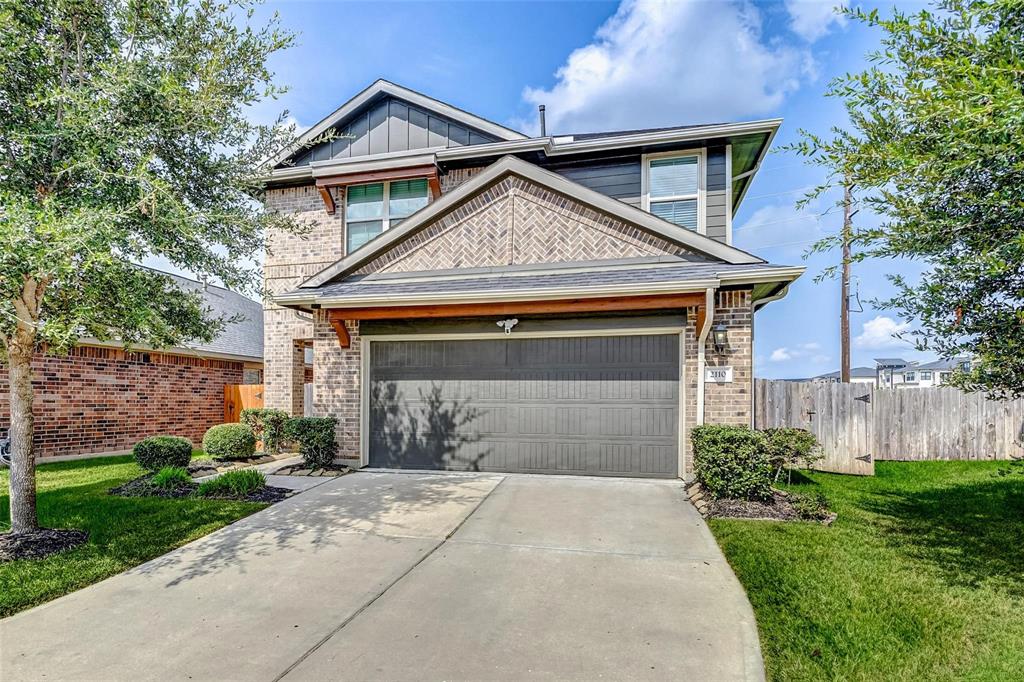 2110 Falcon Brook Drive, Katy, Texas image 2