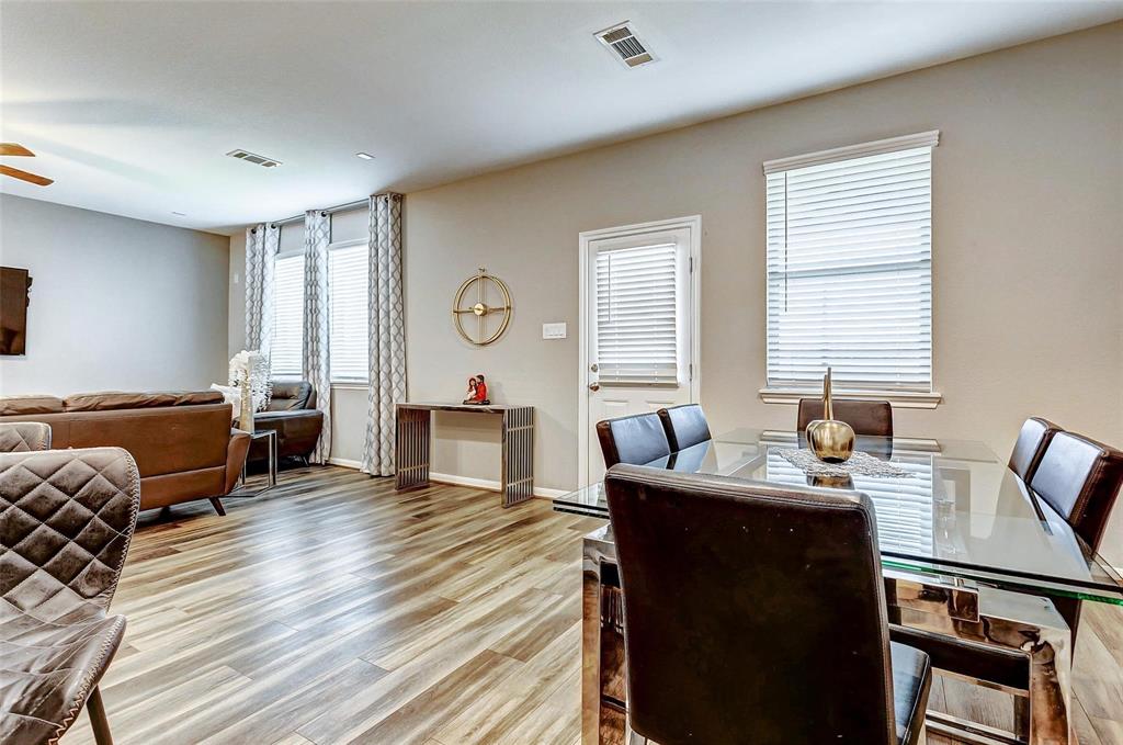 2110 Falcon Brook Drive, Katy, Texas image 10
