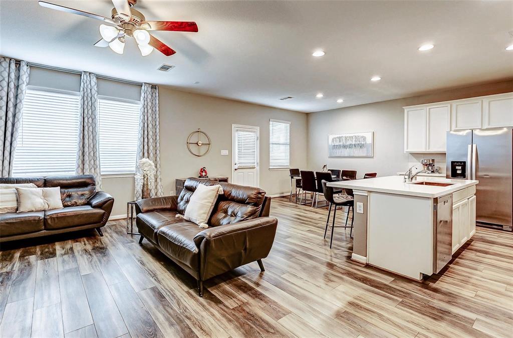 2110 Falcon Brook Drive, Katy, Texas image 5