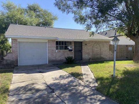 Photo of 11503 Bay Cedar Drive, Houston, TX 77048 (MLS # 86710016)