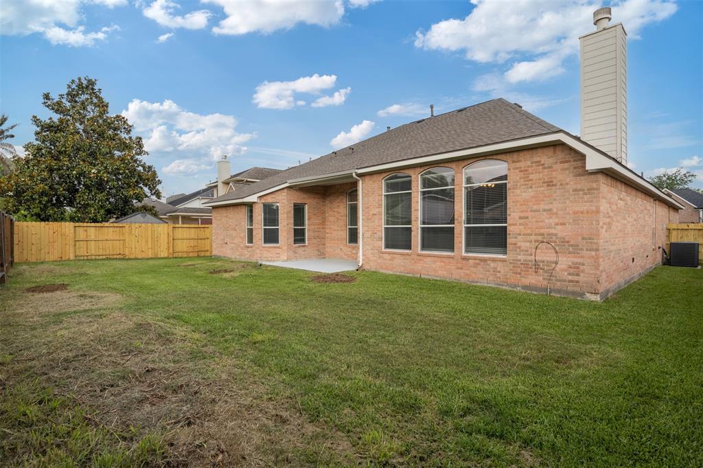 2126 Fortuna Bella Drive, Pearland, Texas image 31