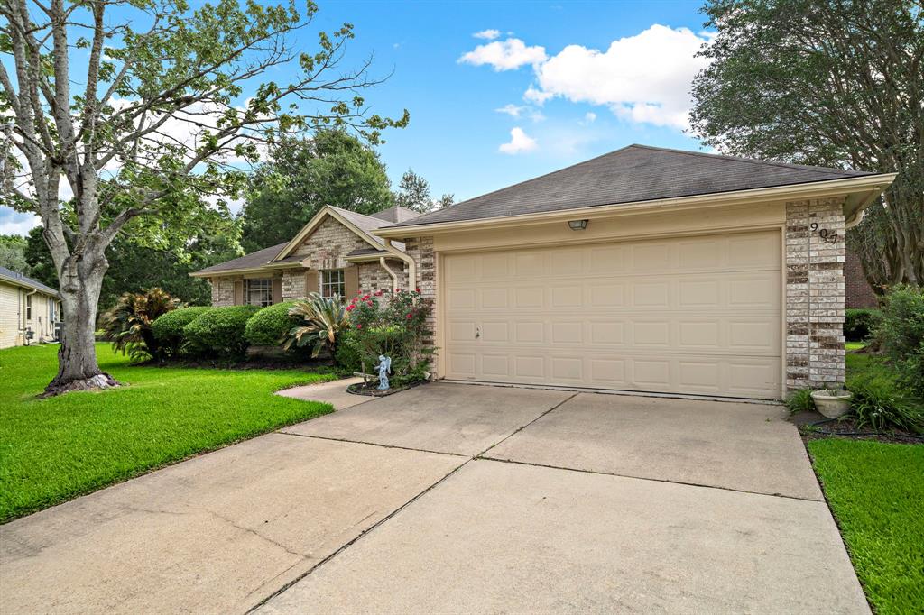 907 S Peach Hollow Court, Pearland, Texas image 3