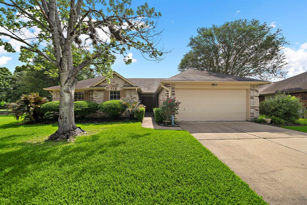907 S Peach Hollow Court, Pearland, Texas image 2