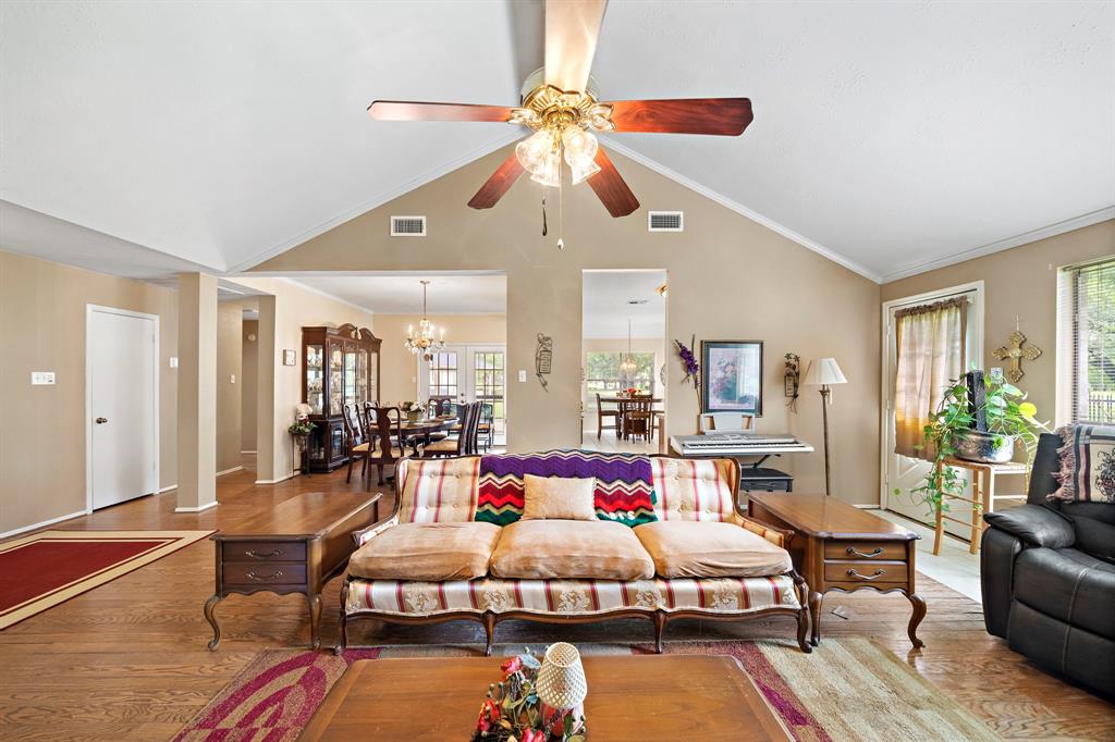 907 S Peach Hollow Court, Pearland, Texas image 8