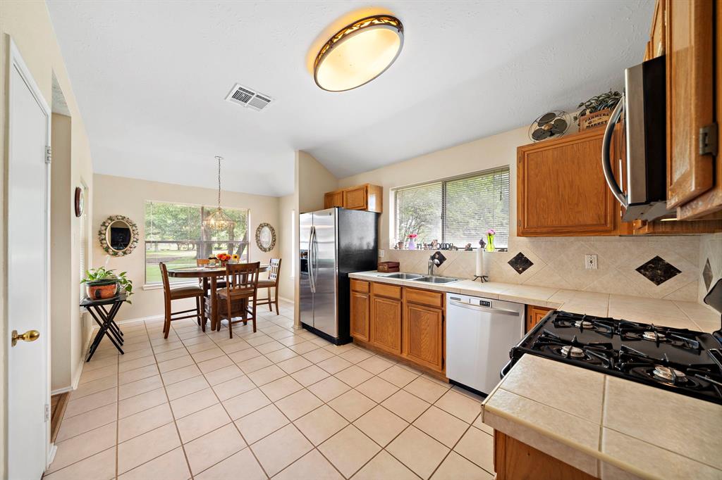 907 S Peach Hollow Court, Pearland, Texas image 9