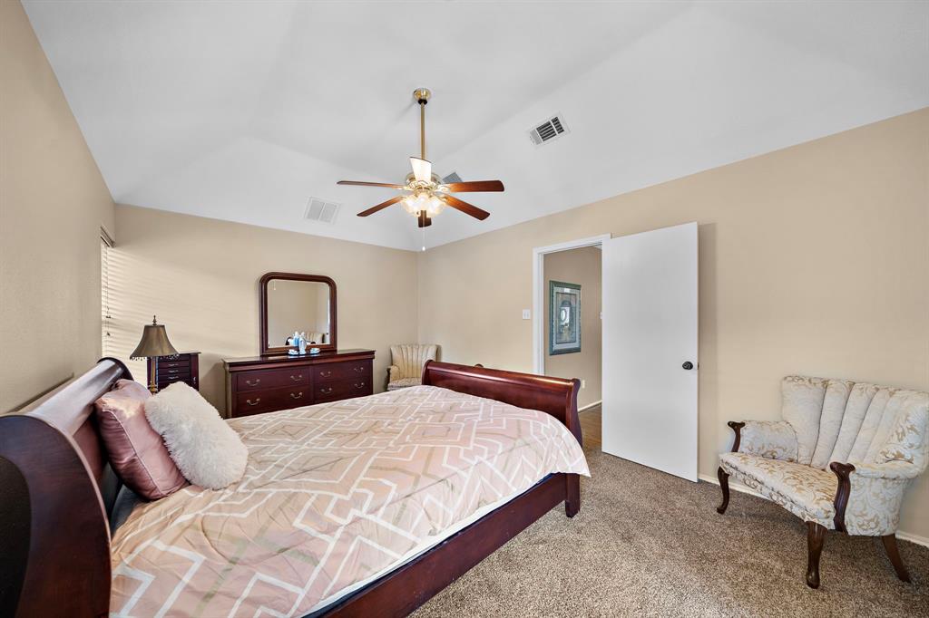 907 S Peach Hollow Court, Pearland, Texas image 17