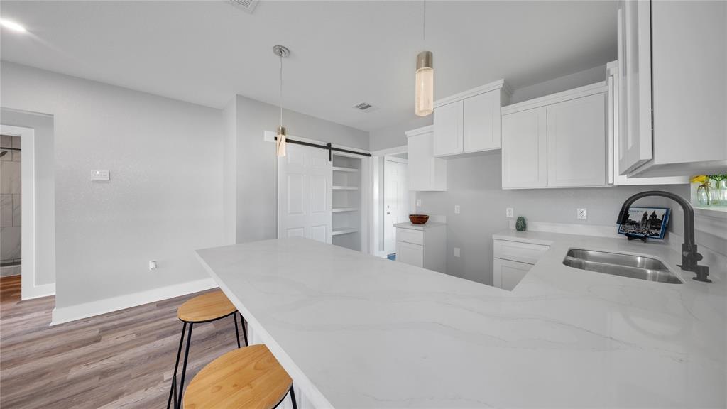 207 E Gulf Street, Baytown, Texas image 3