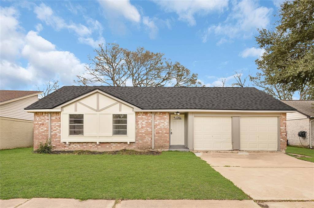 5010 Appleblossom Lane, Friendswood, Texas image 2