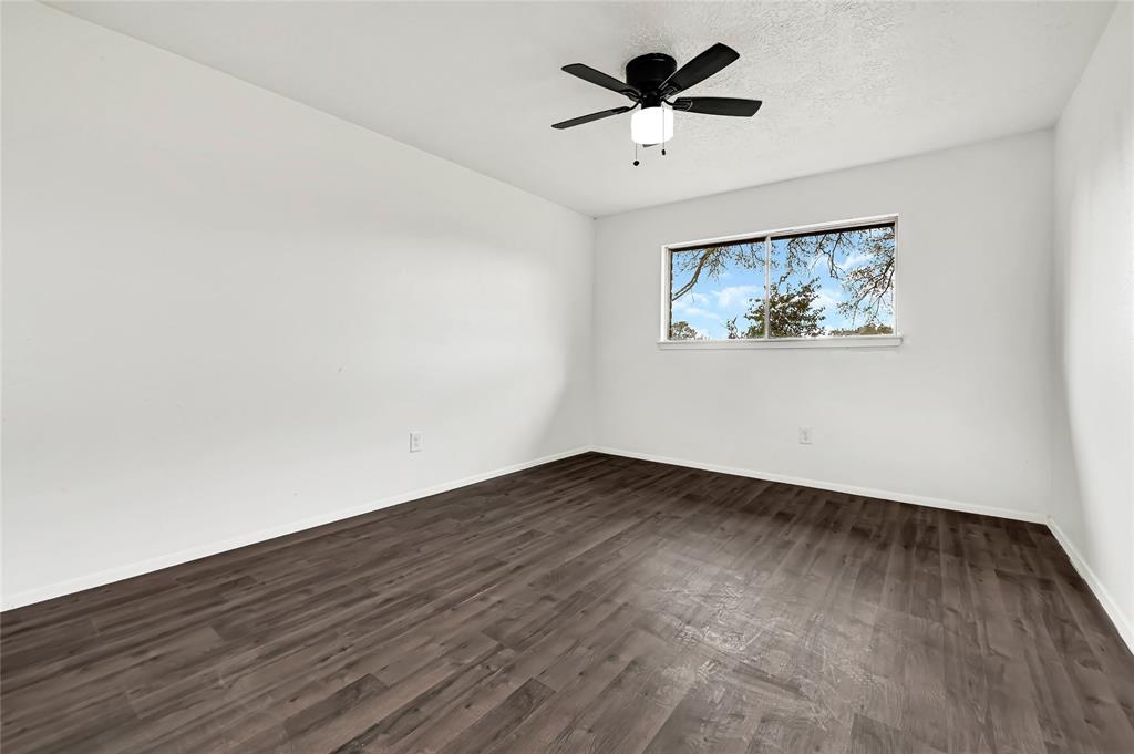 5010 Appleblossom Lane, Friendswood, Texas image 11