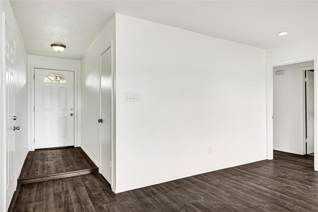5010 Appleblossom Lane, Friendswood, Texas image 3