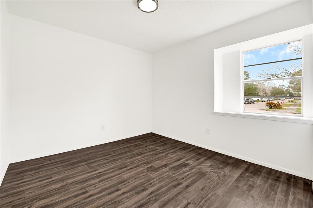 5010 Appleblossom Lane, Friendswood, Texas image 16