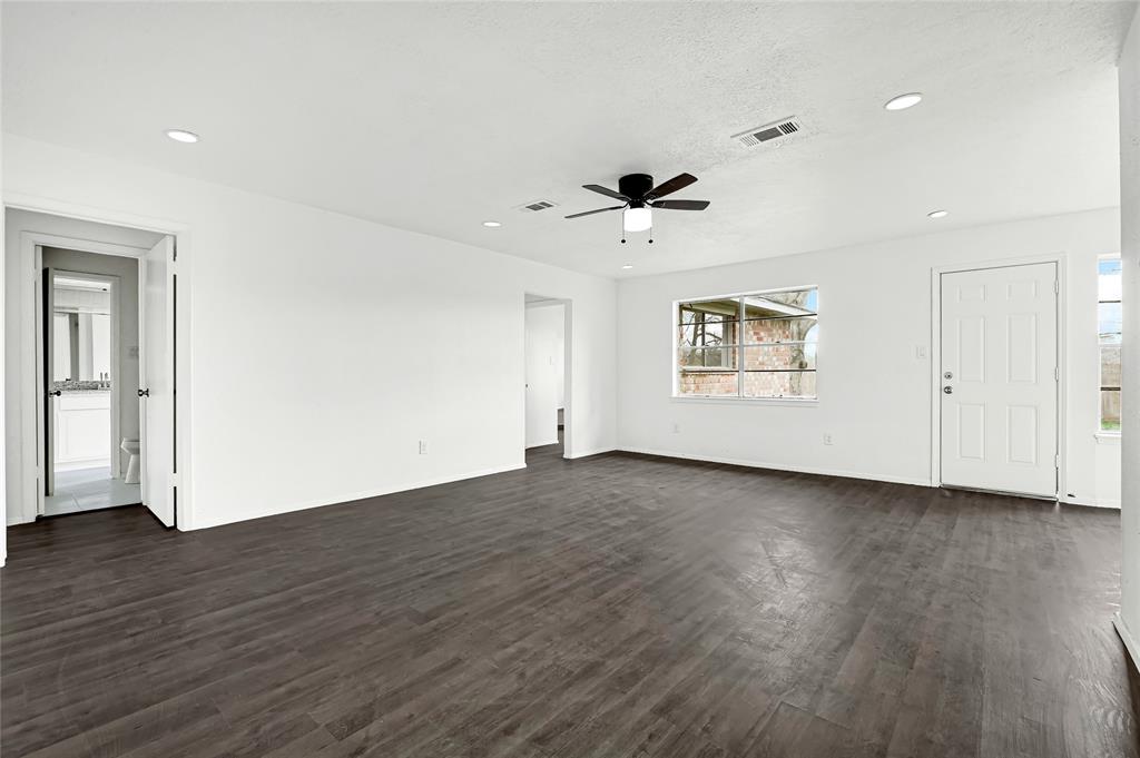 5010 Appleblossom Lane, Friendswood, Texas image 4