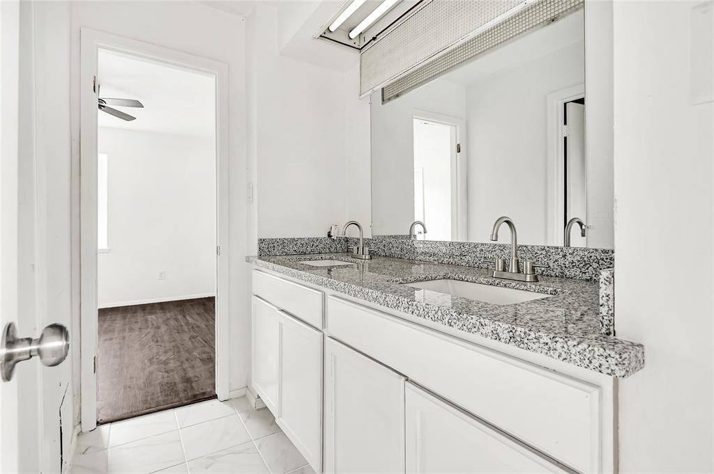 5010 Appleblossom Lane, Friendswood, Texas image 14