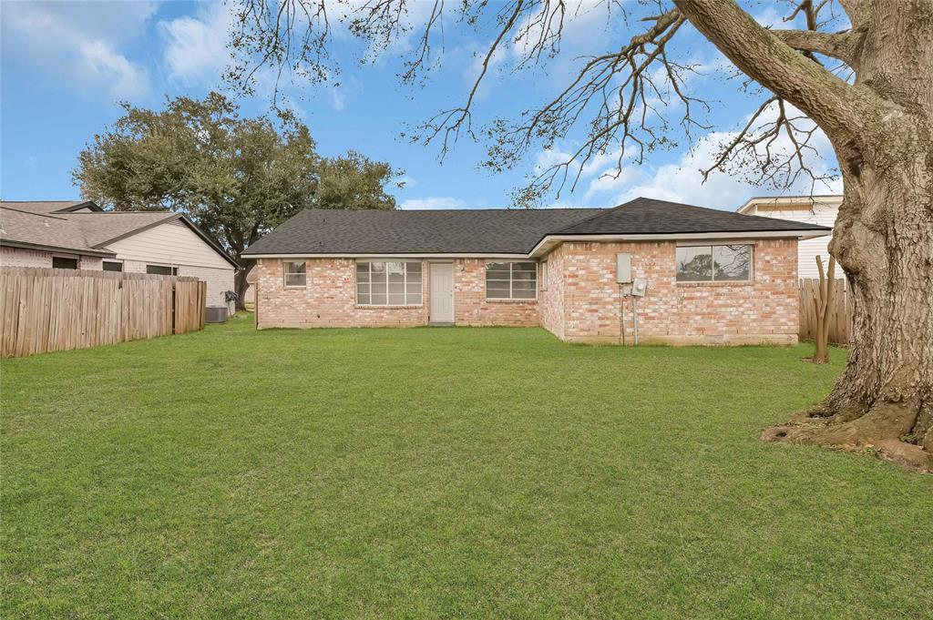 5010 Appleblossom Lane, Friendswood, Texas image 20