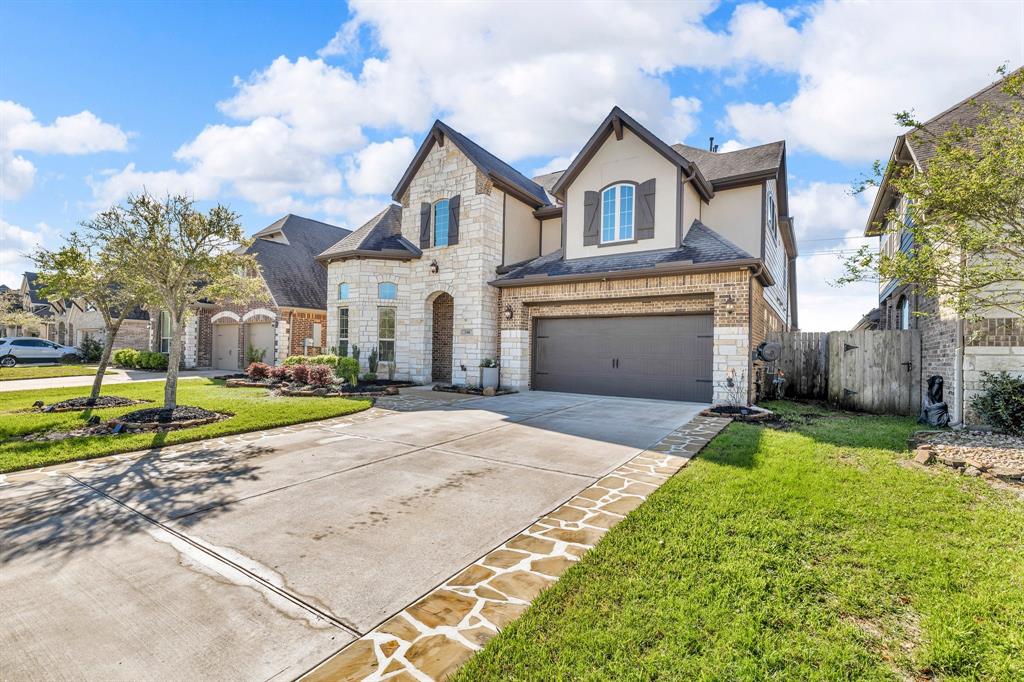 2316 Iron Ridge Lane, Friendswood, Texas image 2