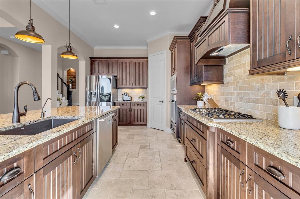2316 Iron Ridge Lane, Friendswood, Texas image 13