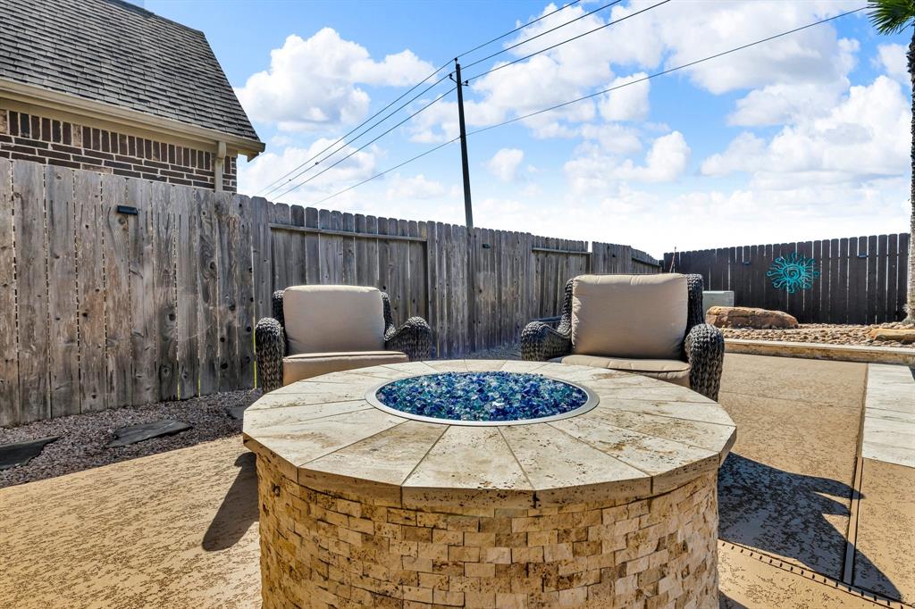 2316 Iron Ridge Lane, Friendswood, Texas image 33