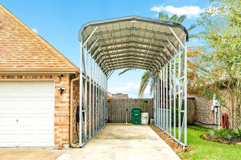 141 Dove Trail, Richwood, Texas image 4