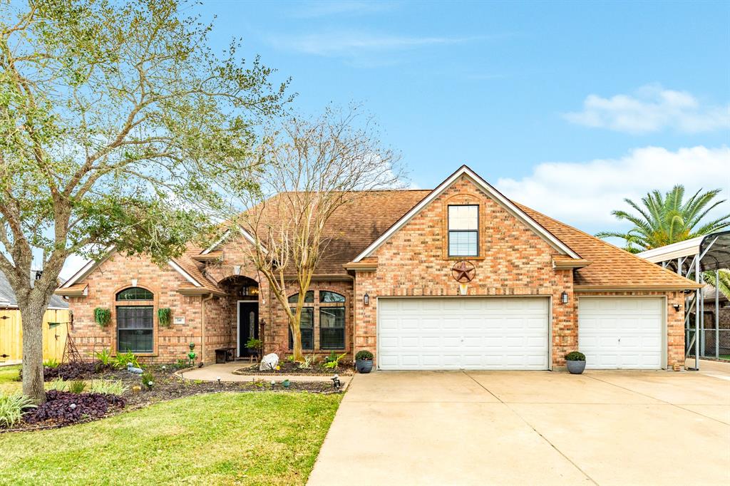 141 Dove Trail, Richwood, Texas image 1