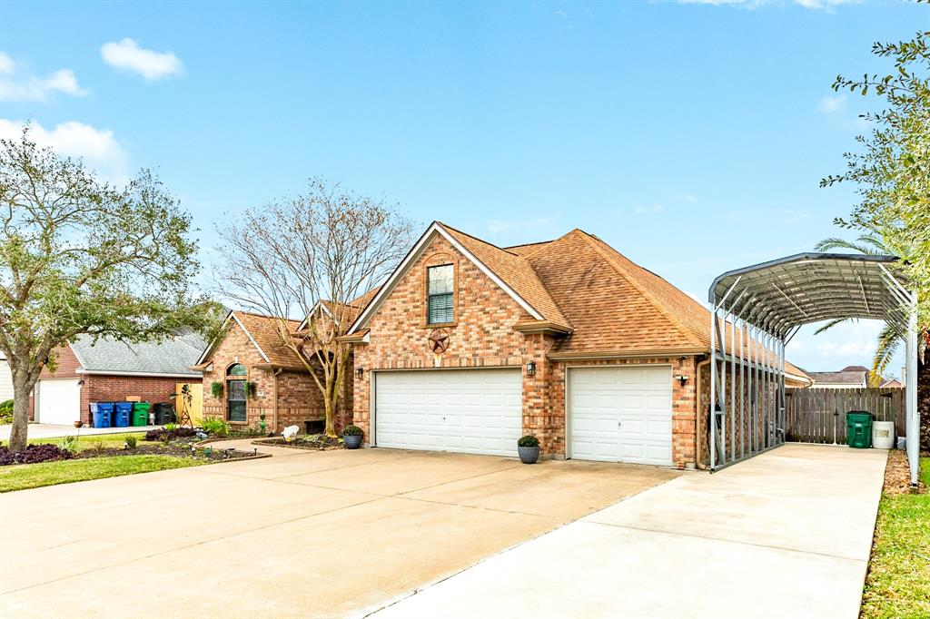 141 Dove Trail, Richwood, Texas image 3