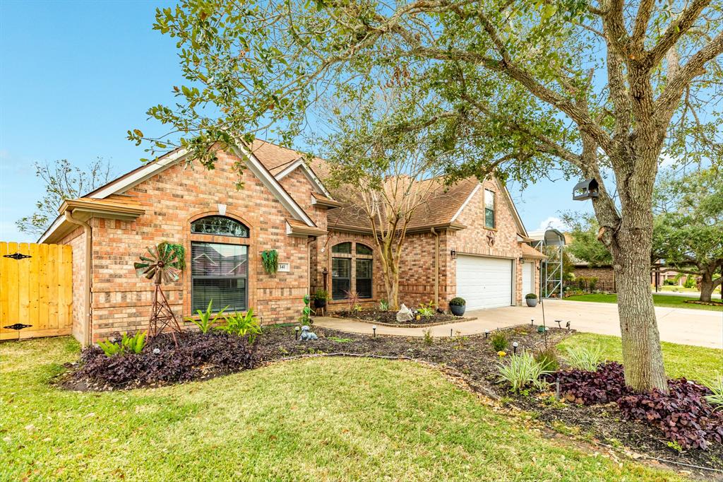 141 Dove Trail, Richwood, Texas image 2