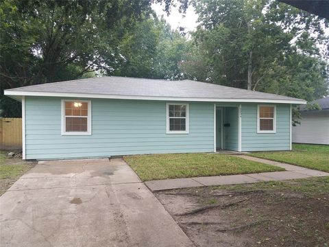 Photo of 5234 Ripplebrook Drive, Houston, TX 77045 (MLS # 94648607)