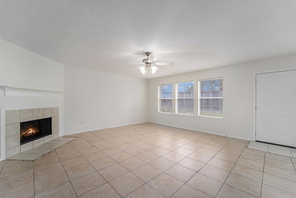 6906 Fountain Lilly Drive, Humble, Texas image 5
