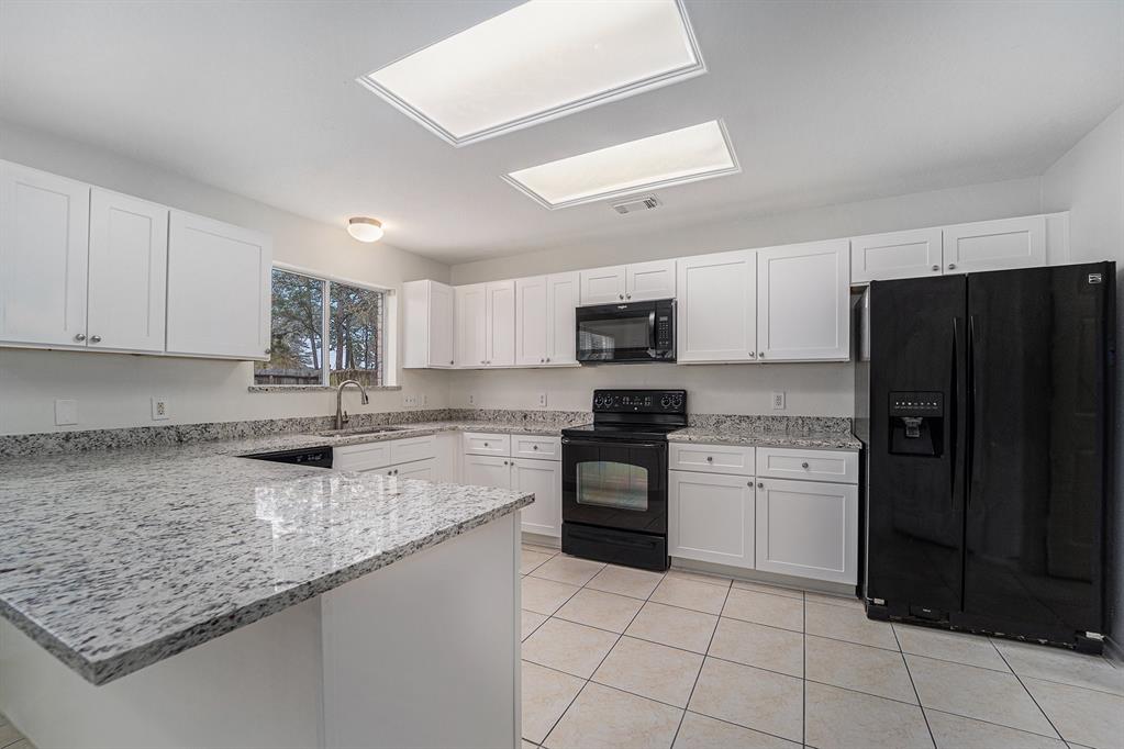 6906 Fountain Lilly Drive, Humble, Texas image 7